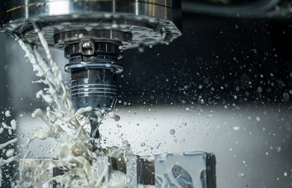 What is machining in mechanical?