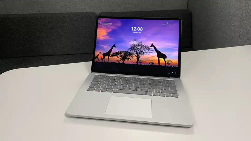 Microsoft'tan çarpıcı bir yaratıcı dizüstü bilgisayar.