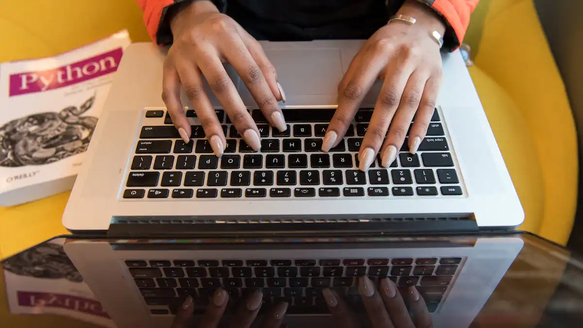 Python için laptop önerisi