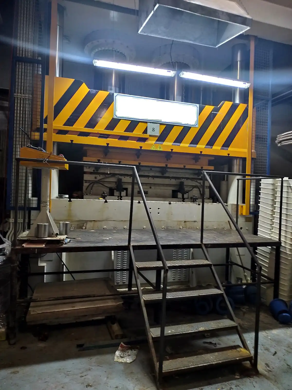 1600 tonluk hidrolik pres